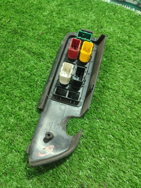 Блок управления стеклоподъемниками газ 31105 2006 105