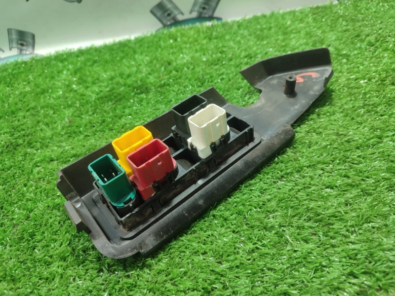 Блок управления стеклоподъемниками газ 31105 2006 105