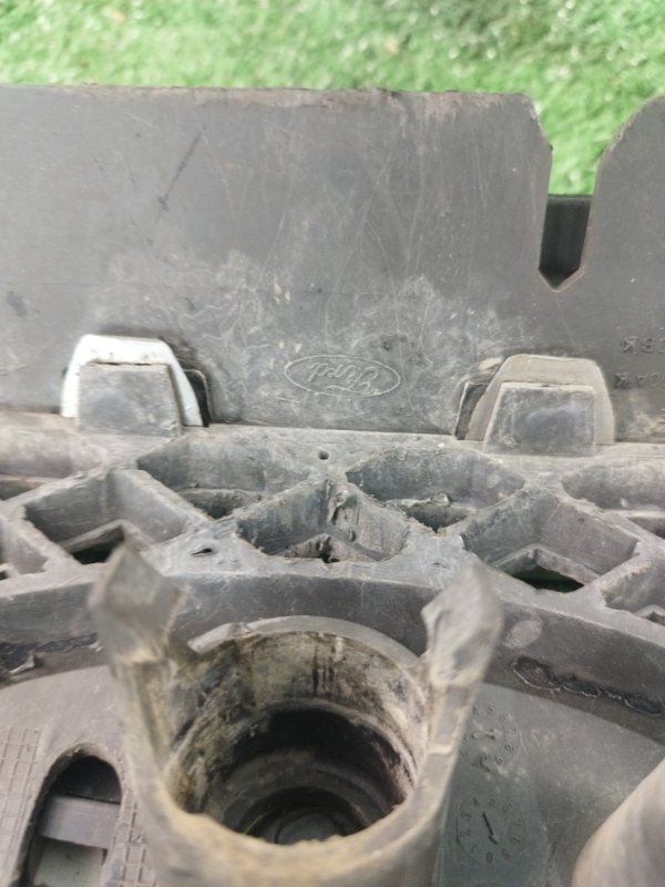 Решетка радиатора Ford FOCUS 2