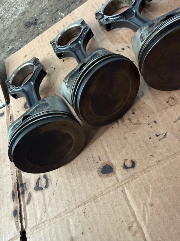 Поршень Ford FOCUS 2