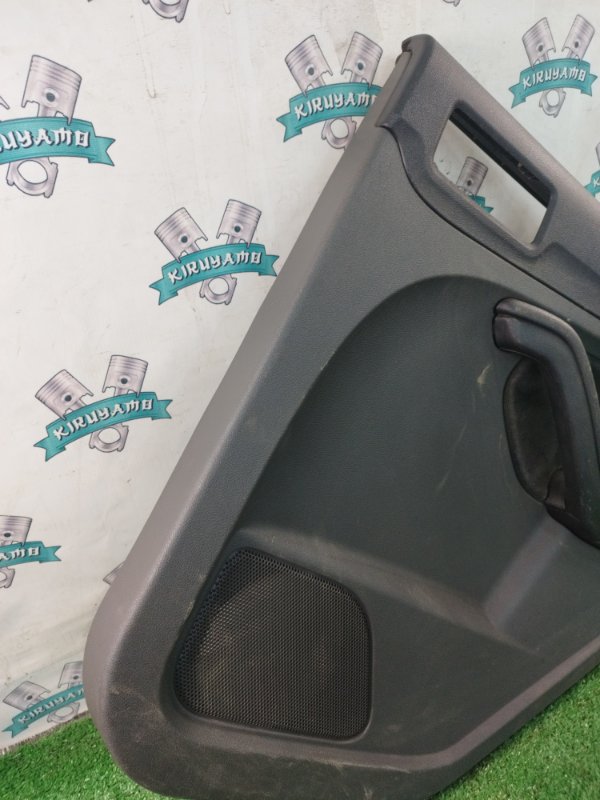 Обшивка боковой двери Ford FOCUS 2