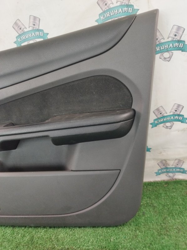 Обшивка боковой двери Ford FOCUS 2