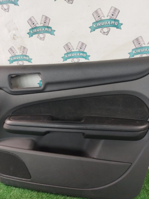 Обшивка боковой двери Ford FOCUS 2