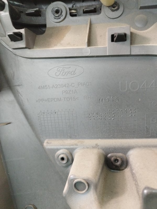 Обшивка боковой двери Ford FOCUS 2