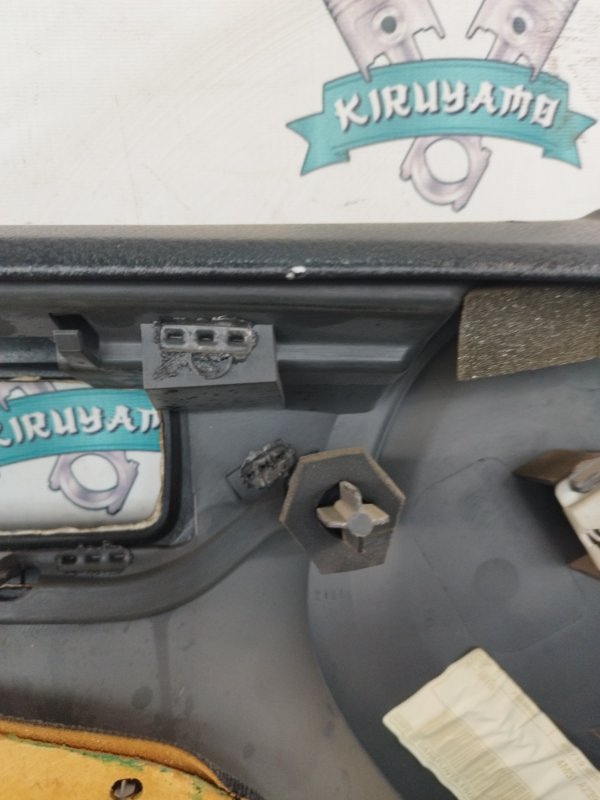 Обшивка боковой двери Ford FOCUS 2