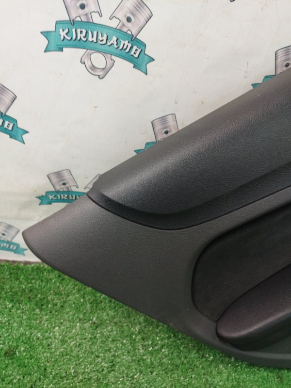 Обшивка боковой двери Ford FOCUS 2