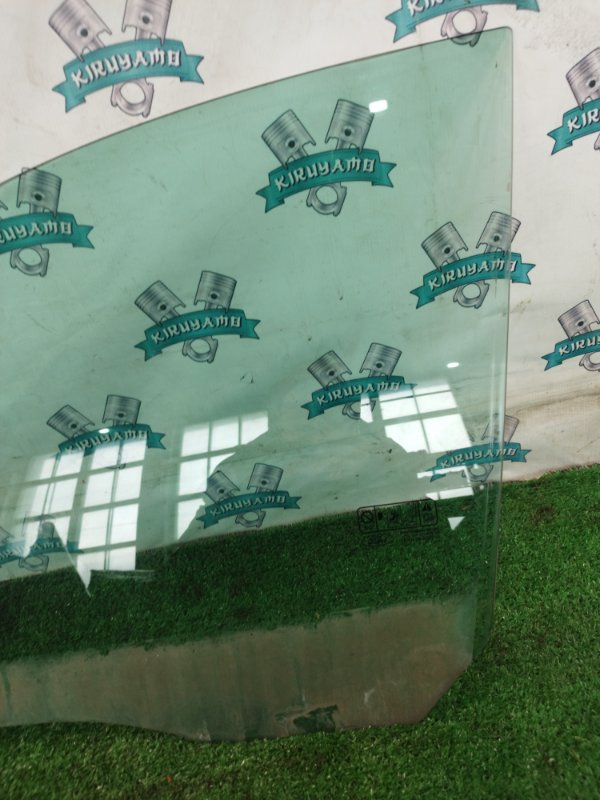 Стекло двери Ford FOCUS 2