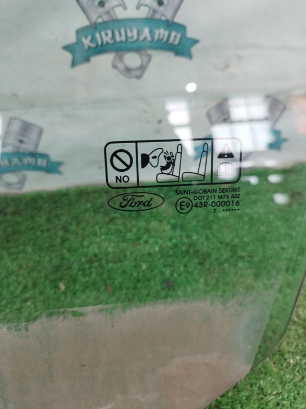 Стекло двери Ford FOCUS 2