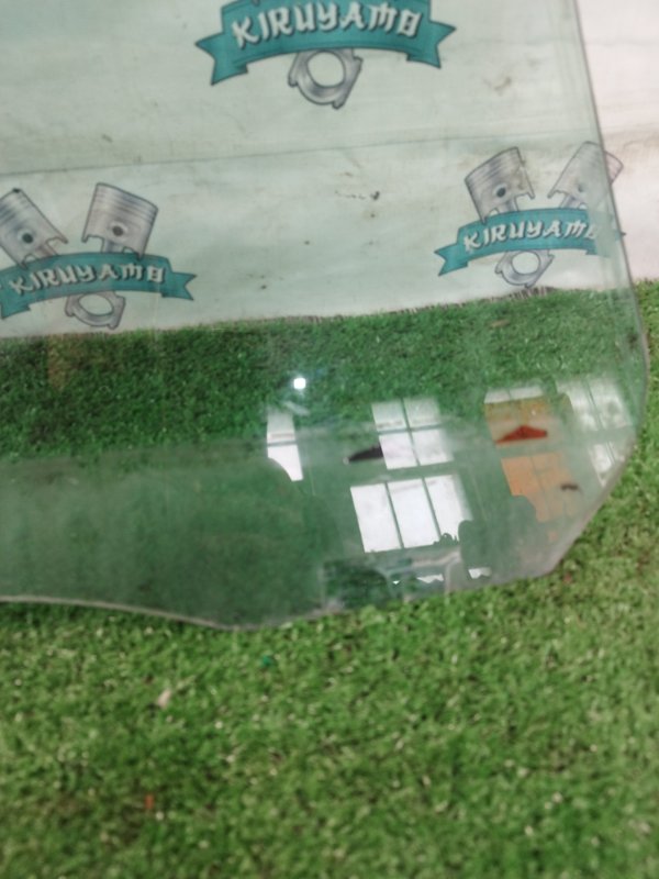 Стекло двери Ford FOCUS 2