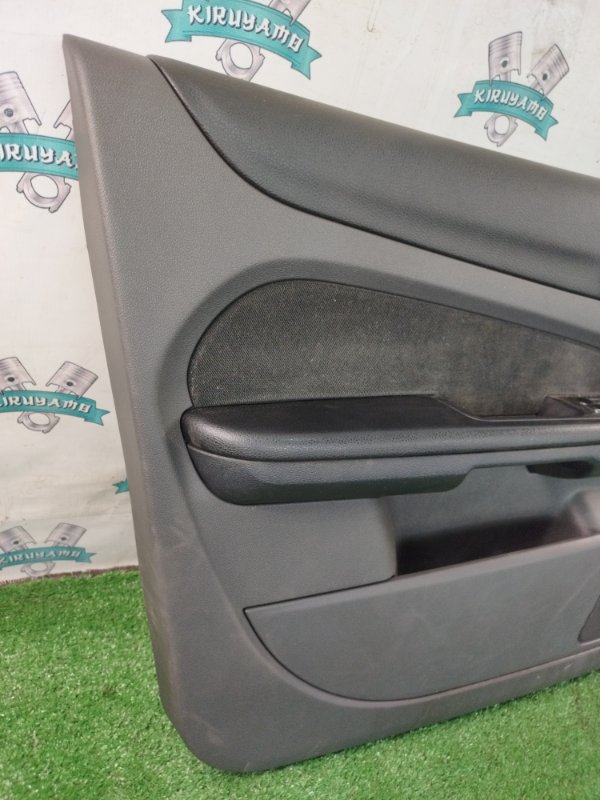Обшивка боковой двери Ford FOCUS 2