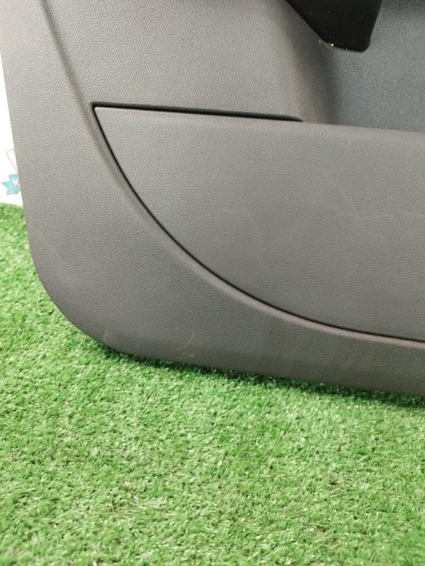 Обшивка боковой двери Ford FOCUS 2