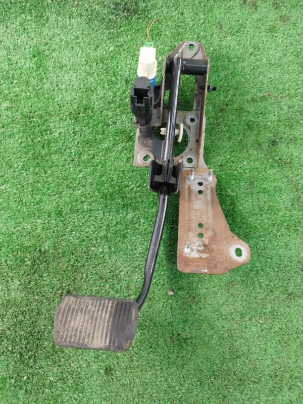 Педаль тормоза Ford FOCUS 2