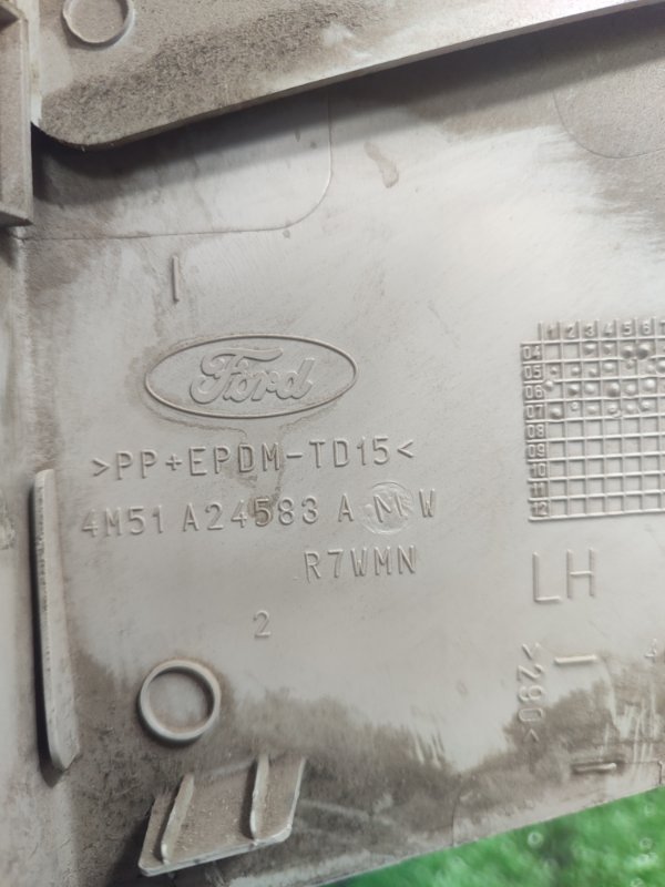 Обшивка стойки центральной нижней Ford FOCUS 2