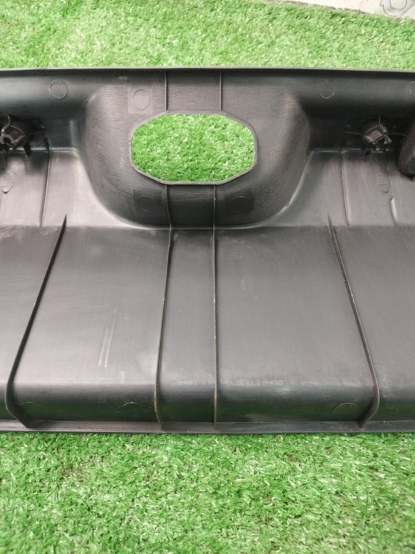 Накладка замка багажника лада Веста 2018