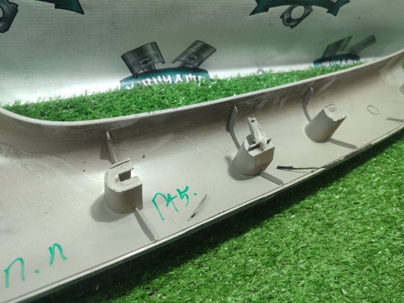 Накладка стойки лобового стекла Ford FOCUS 2