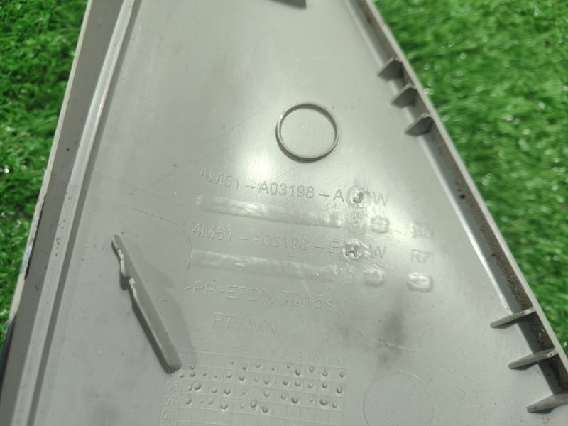 Накладка стойки лобового стекла Ford FOCUS 2