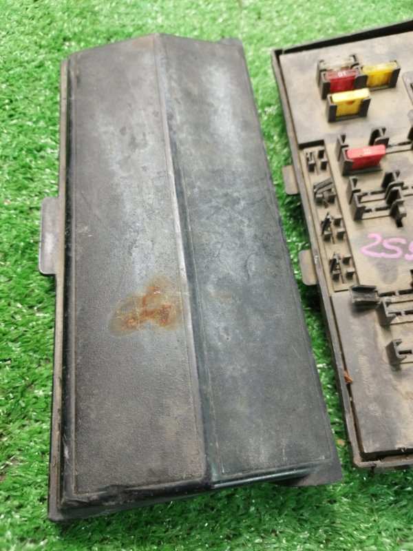 Блок предохранителей лада 210740 2008 СЕДАН