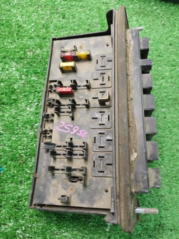 Блок предохранителей лада 210740 2008 СЕДАН