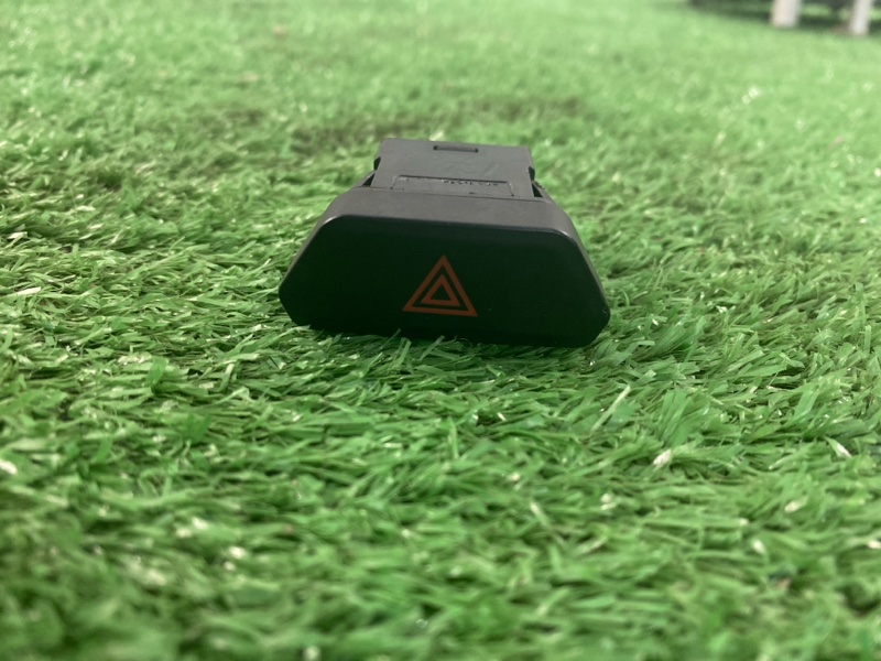 Кнопка аварийной сигнализации лада Веста 2018