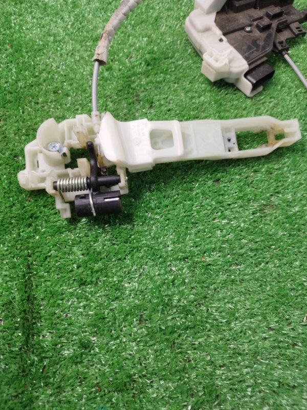 Замок боковой двери Kia Soul