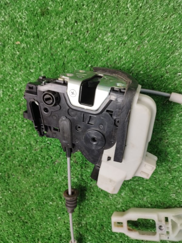 Замок боковой двери Kia Soul