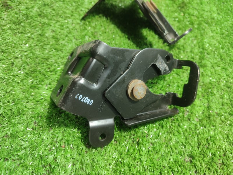 Крепление сиденья Ford FOCUS 2