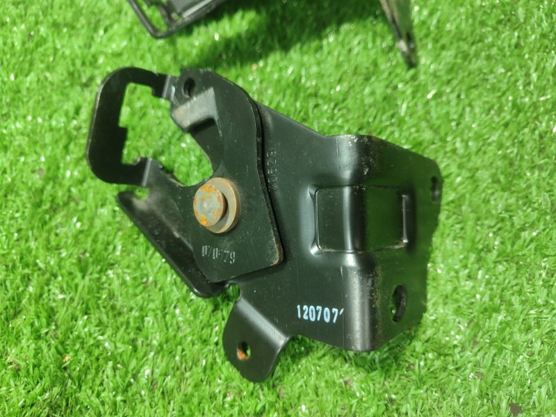 Крепление сиденья Ford FOCUS 2