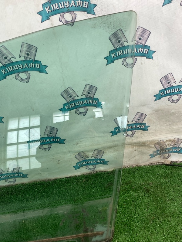 Стекло двери лада Веста 2018