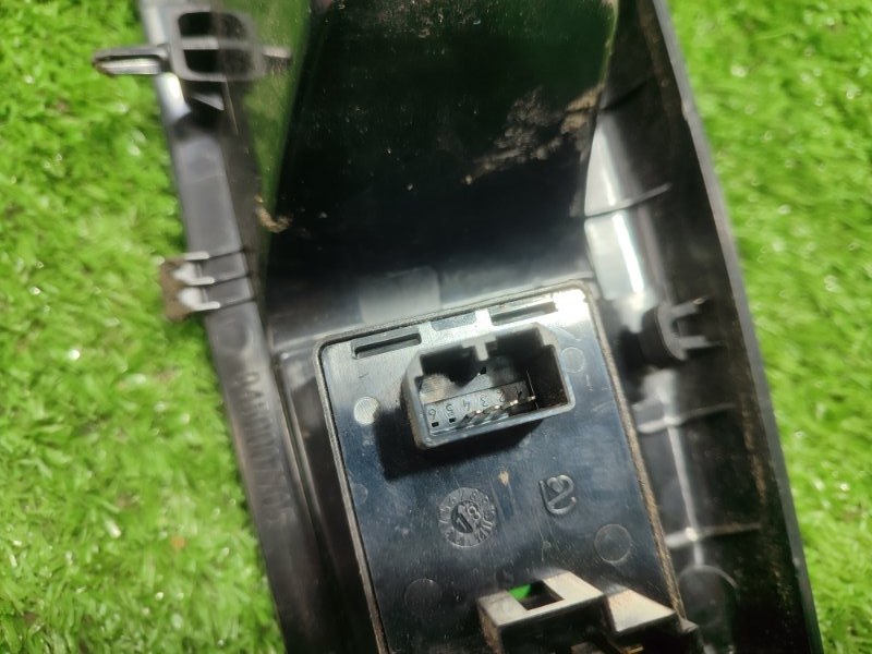 Блок управления стеклоподъемниками лада Веста 2018