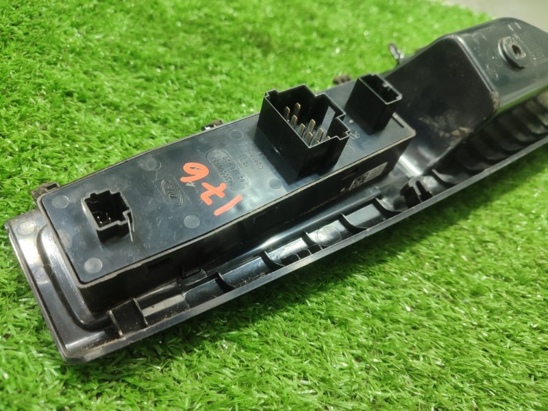 Блок управления стеклоподъемниками лада Веста 2018