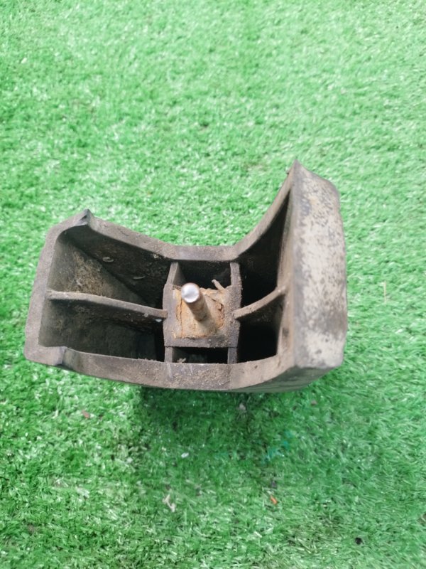 Клык бампера лада 21053 2105