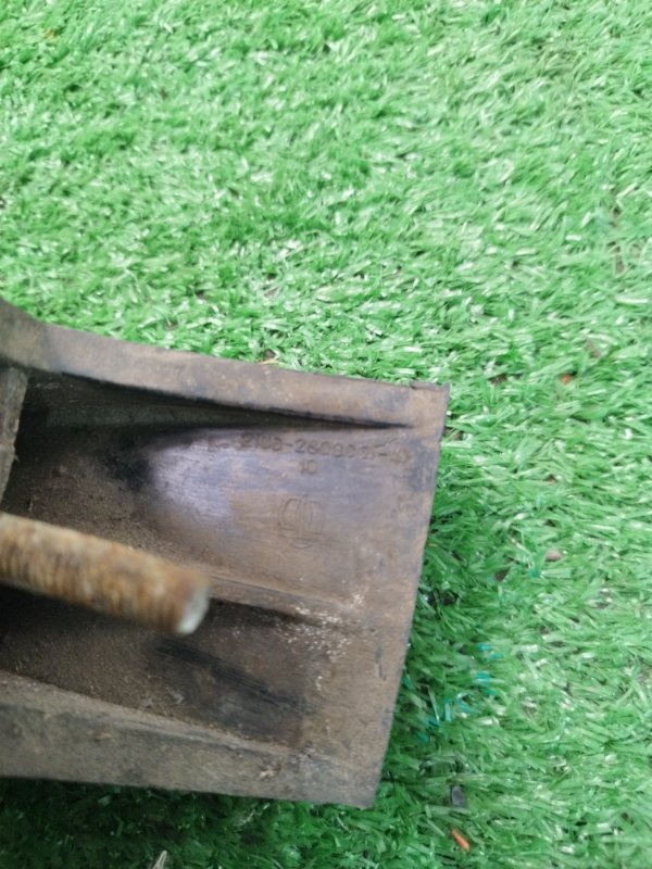 Клык бампера лада 21053 2105