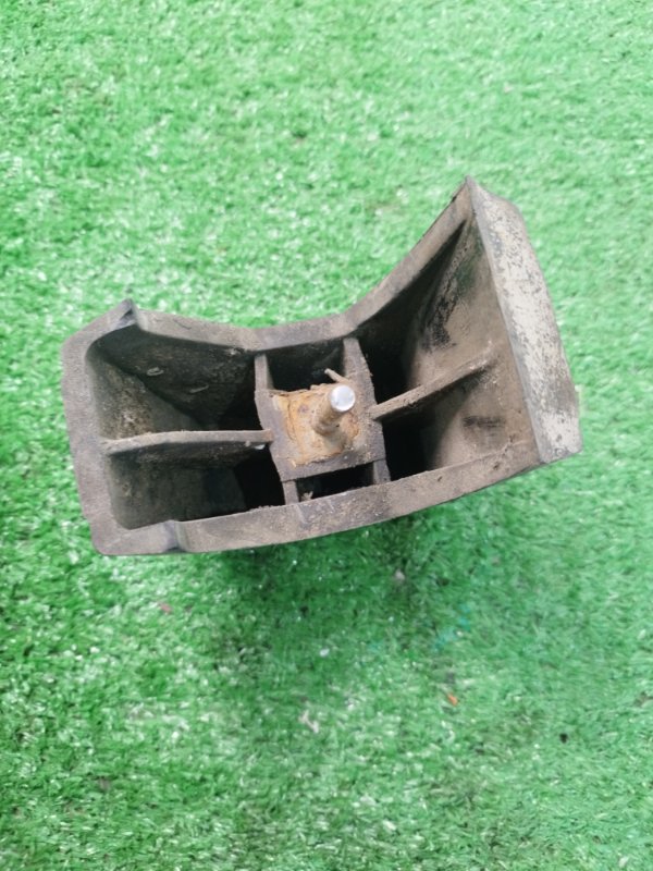 Клык бампера лада 21053 2105