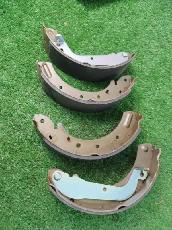 Колодки тормозные Nissan Serena C23