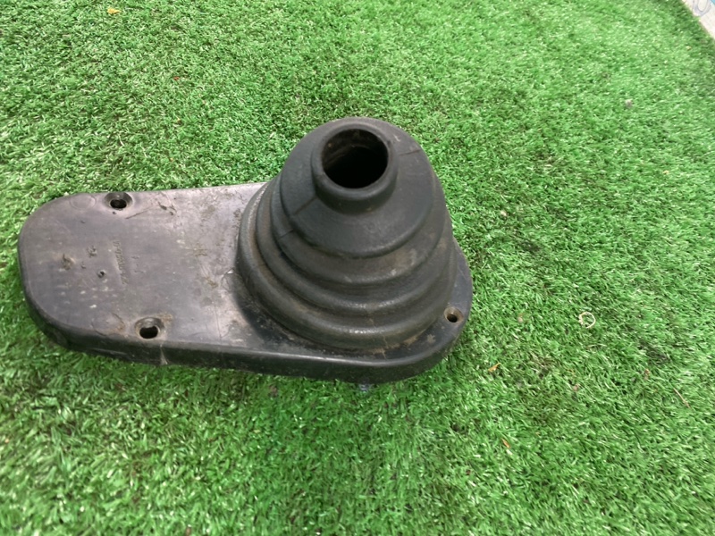 Кожух ручки КПП лада 2106 2106