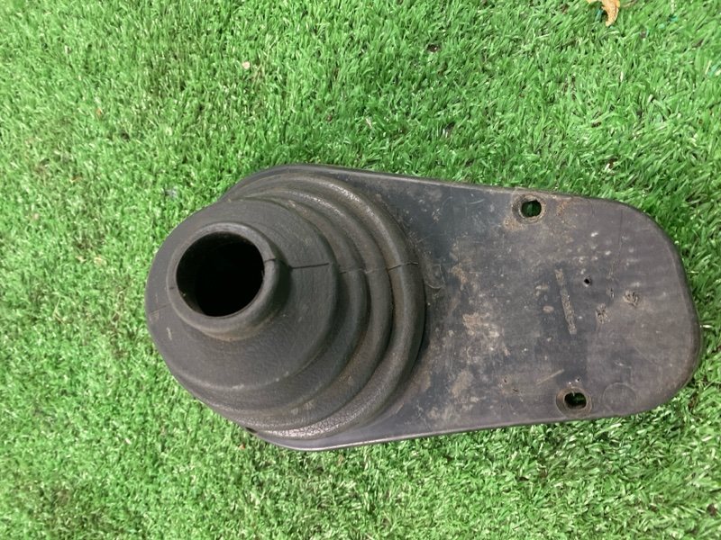 Кожух ручки КПП лада 2106 2106