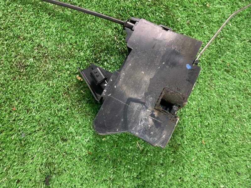 Замок боковой двери лада Веста 2018