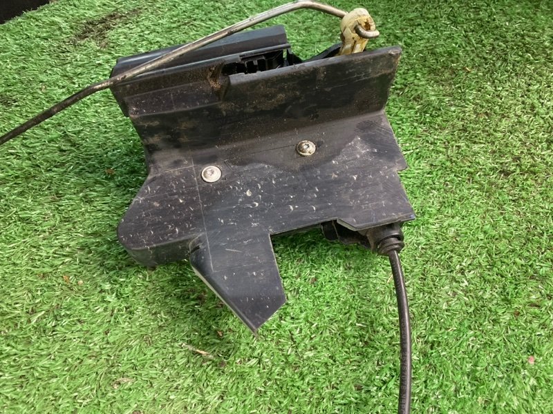 Замок боковой двери лада Веста 2018