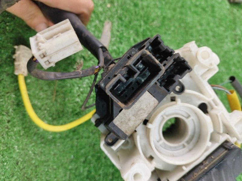 Блок подрулевых переключателей Mitsubishi Carisma