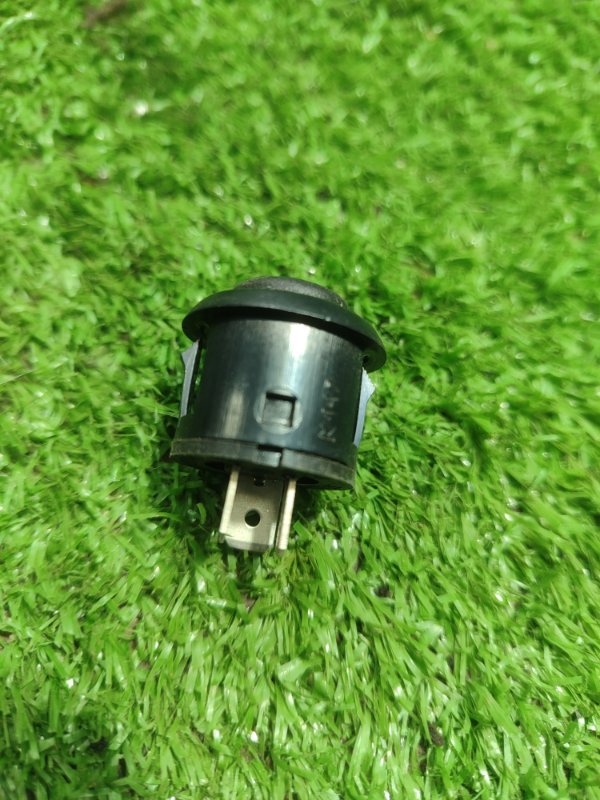 Кнопка открывания багажника лада Веста 2018