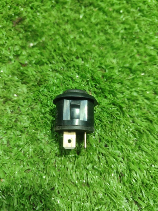 Кнопка открывания багажника лада Веста 2018