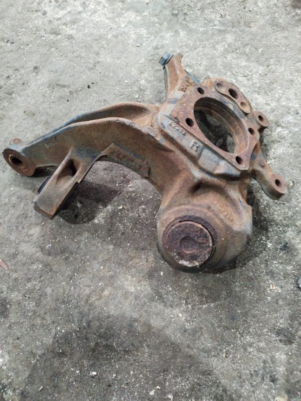 Кулак поворотный Toyota Avensis T25