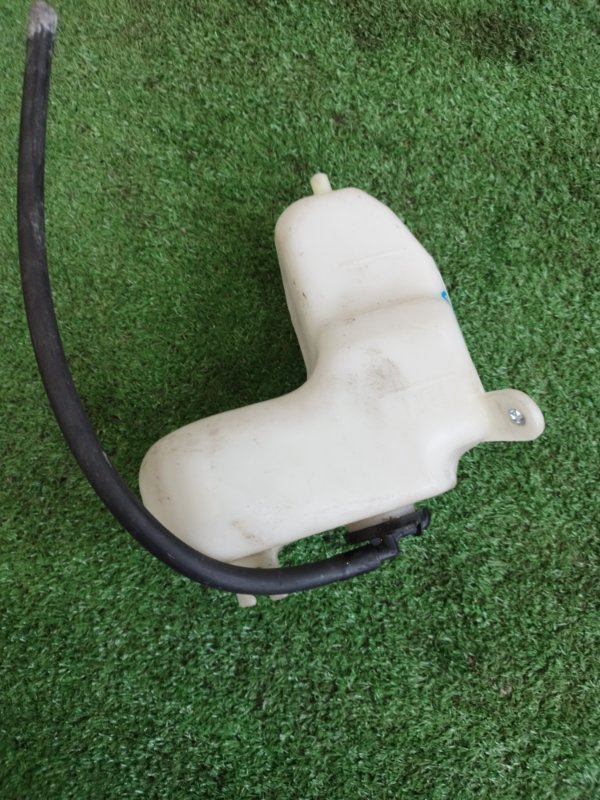 Бачок расширительный Toyota Isis ZNM10G