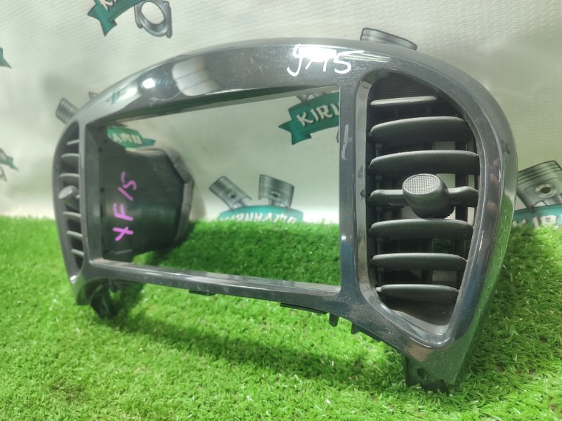 Рамка магнитолы NISSAN Juke YF15