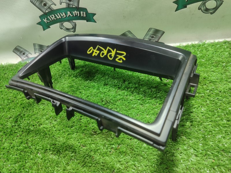 Рамка магнитолы TOYOTA Voxy ZRR70G/ZRR70W