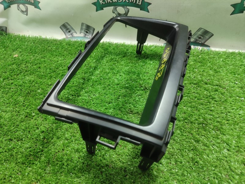 Рамка магнитолы TOYOTA Voxy ZRR70G/ZRR70W