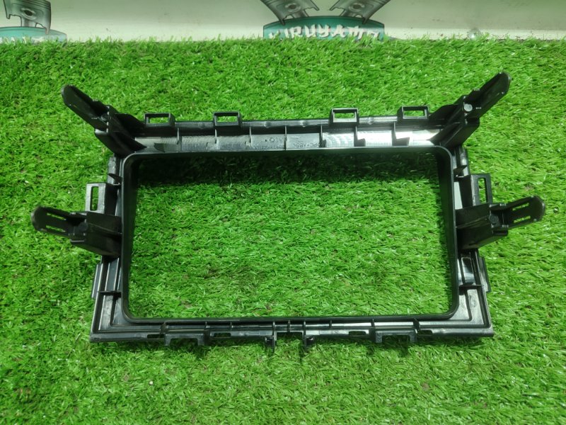 Рамка магнитолы TOYOTA Voxy ZRR70G/ZRR70W
