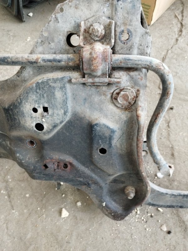 Балка подвески Peugeot 206