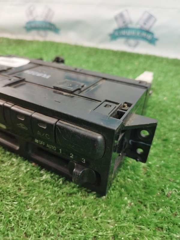Блок управления климат-контролем Mazda MPV lvlr