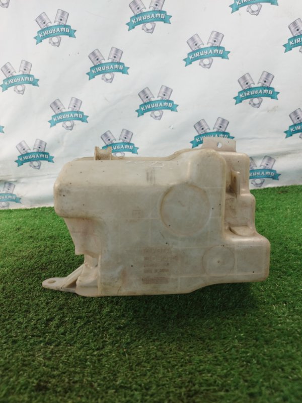 Бачок стеклоомывателя Toyota Windom